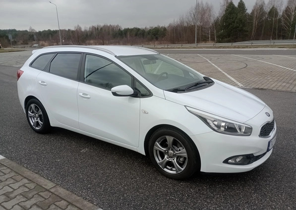 Kia Ceed cena 27500 przebieg: 204000, rok produkcji 2014 z Człuchów małe 326